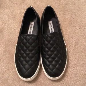 Steve Madden black slip on shoes